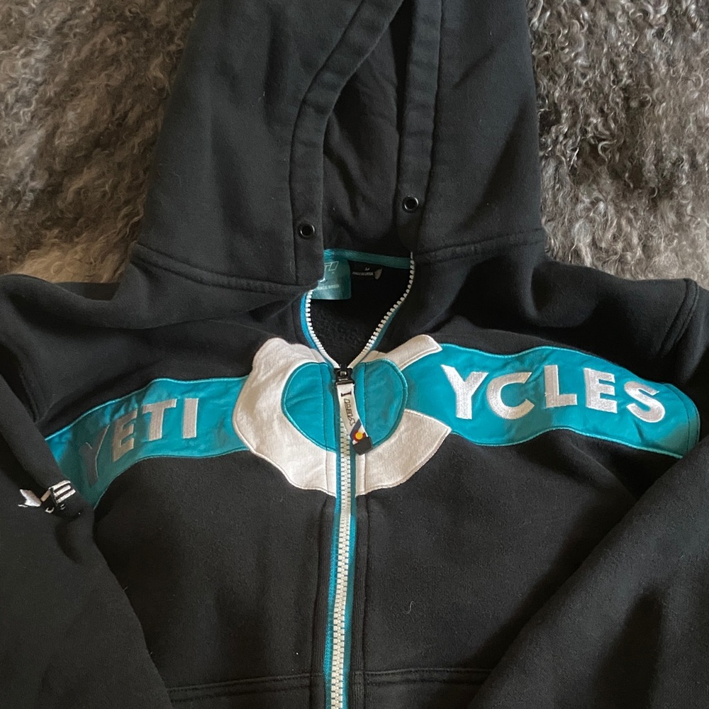Yeti cycles black/turquoise hoodie.